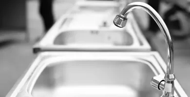 Fregadero de acero inoxidable con grifo incluido